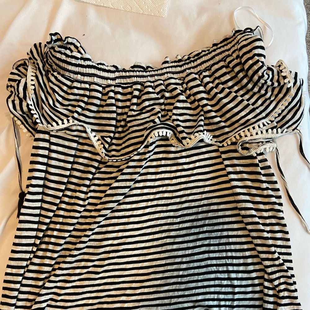 Striped strapless loft shirt with hanging tassels on the sides!